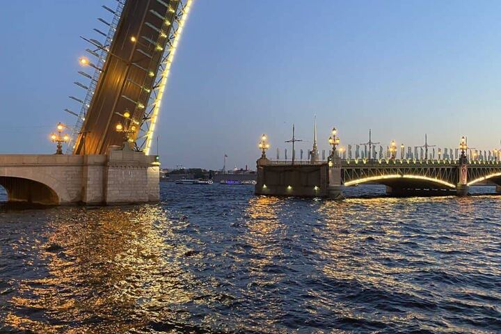 Ночная экскурсия по Неве